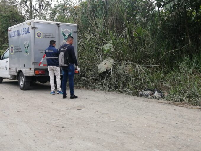 Levantamiento. El cadáver fue trasladado al Centro Forense de Santo Domingo.