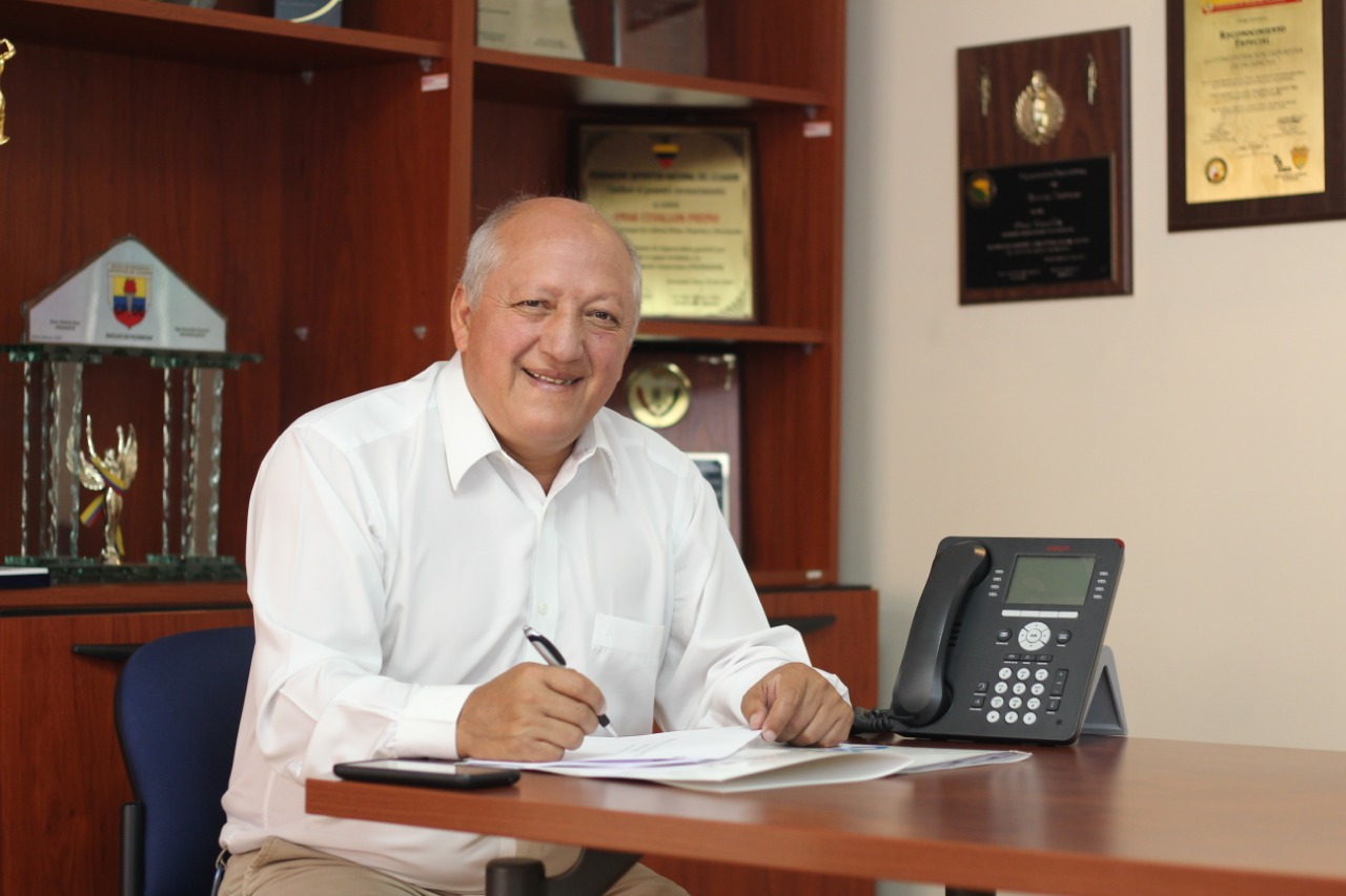Omar Cevallos declina a su candidatura a la Alcaldía de Quito y pide que voten por Pedro Freile