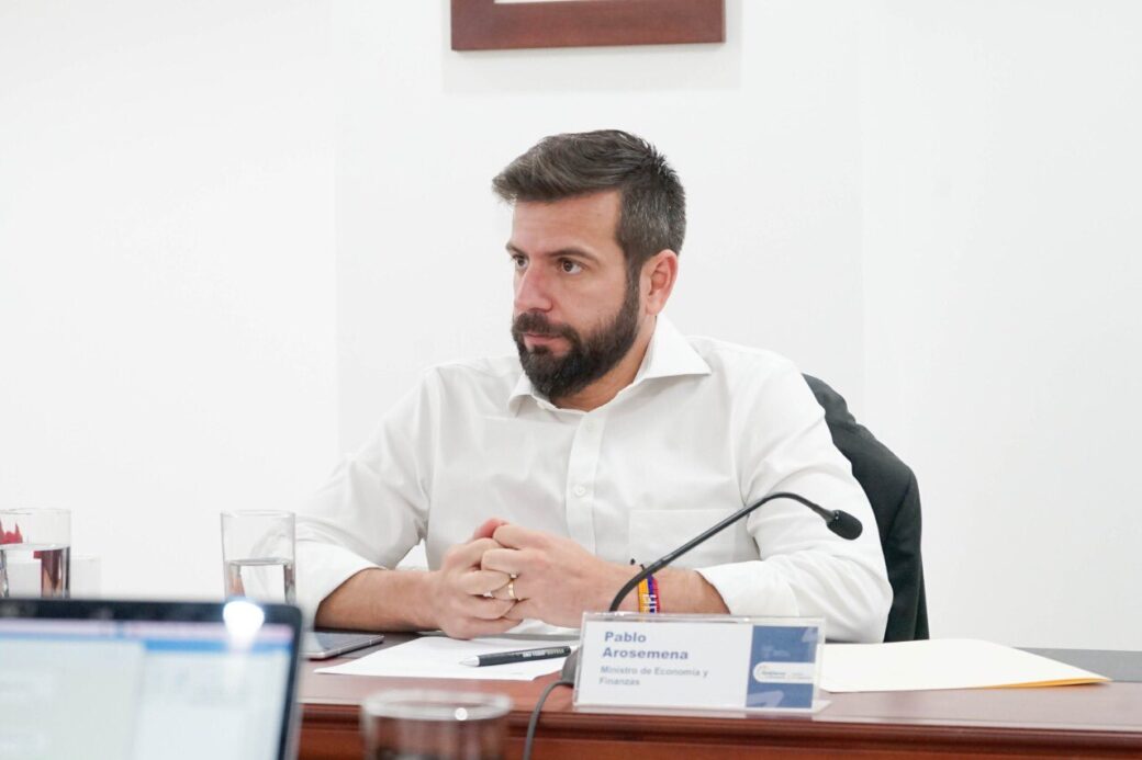 Riesgo país consolida caída de más de 400 puntos mientras misión del FMI revisa cifras de Ecuador