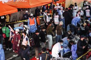 Al menos 146 muertos por una estampida durante las celebraciones de Halloween en Seúl