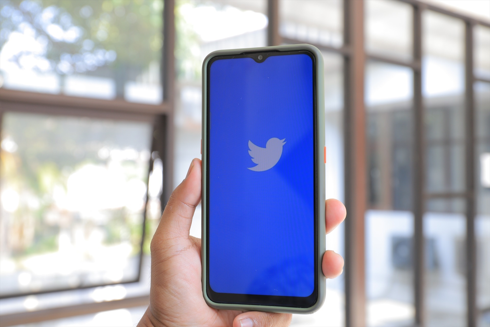 Twitter anuncia que prohibe los enlaces a las redes sociales de la competencia
