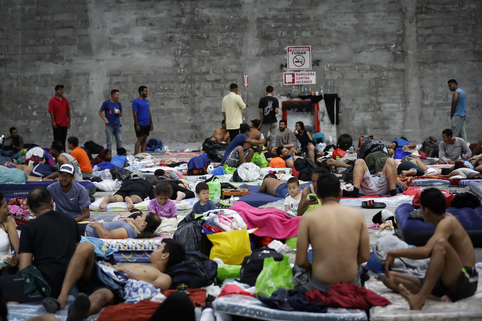 Más de mil venezolanos atrapados en Panamá piden vuelos de vuelta a casa