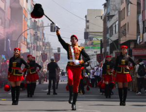 Fervor en el desfile por la Independencia de Ambato