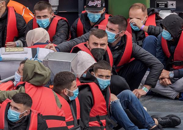 Drama. Muchos migrantes han sido recogidos en el Canal de la Mancha. EFE