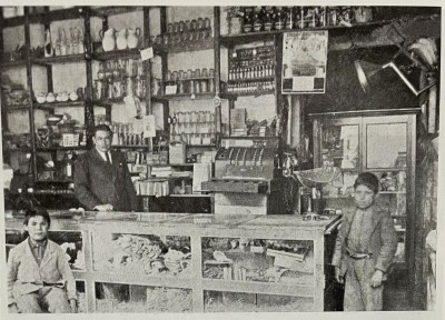 Una de las tiendas de la época de 1920 en el centro de la ciudad.