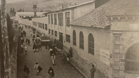 Varios comercios fueron fundados por extranjeros residentes en Ambato.