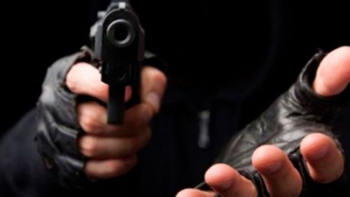 Asaltan a mano armada a comerciante y le roban 3 mil dólares en Salasaca, Tungurahua