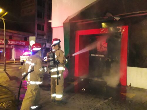 Presunto atentado en edificio municipal de Santo Domingo