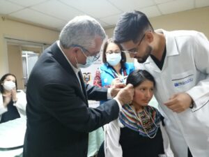 Personas con discapacidad auditiva recibieron audífonos en Loja