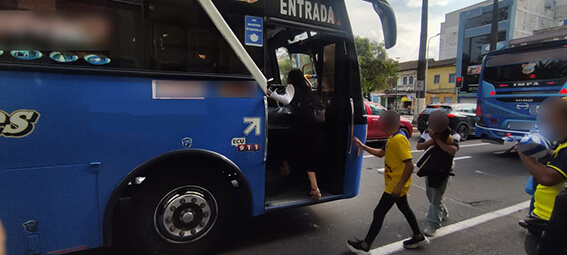 Los robos al interior de los buses son cada vez más frecuentes, la ciudadanía pide acciones por parte del gremio y la Policía Nacional.