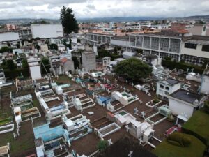 Cementerio San Miguel de Ibarra atenderá hasta las 17:00 en el feriado