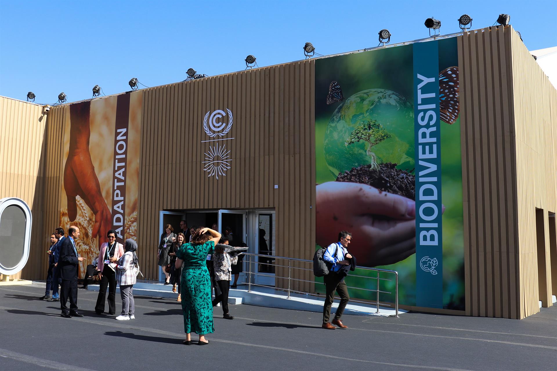 Congreso. Entrada al recinto de pabellones en los que se desarrollan las diferentes actividades de la cumbre climática COP27, en la localidad egipcia de Sharm el Sheij.