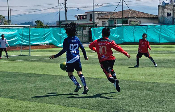 Los partidos se juegan en la modalidad fútbol 7.