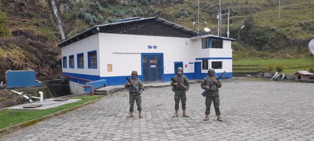 Militares trabajan para evitar ataques terroristas en Carchi
