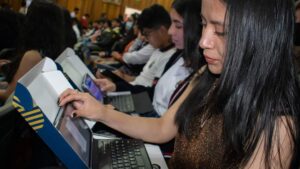 Entregaron 418 tablets a estudiantes del régimen Sierra