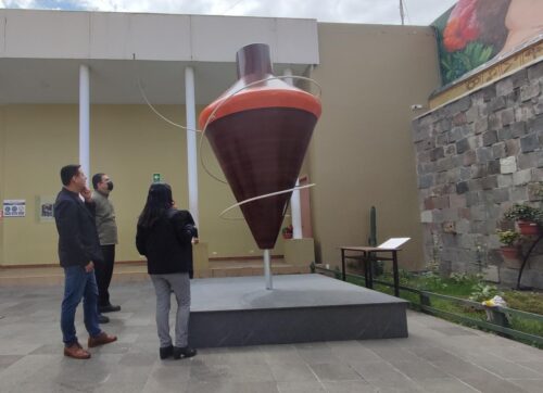 Esculturas gigantes se exponen en centros culturales y museos de Ambato