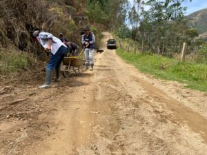 100 familias se benefician con la Minga Pro Mejora en Gualel