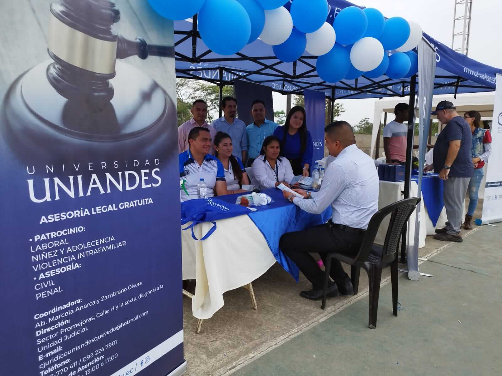 Interés. Alrededor de 300 estudiantes de bachillerato visitaron la feria.