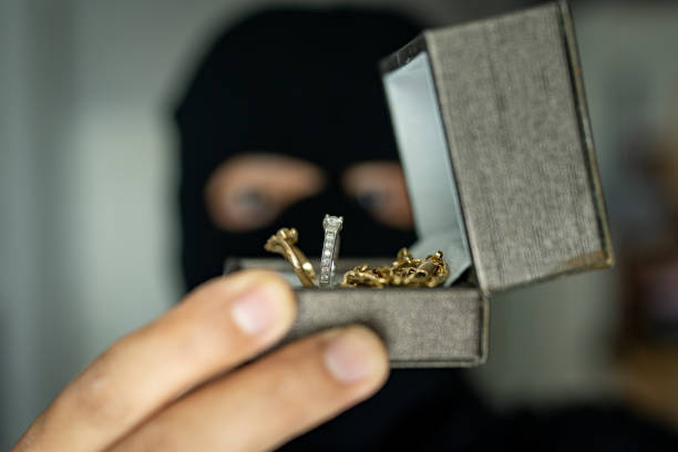 Ladrones se llevan 3.000 dólares y joyas de una casa en Ambato
