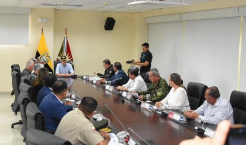 DIÁLOGO. En la reunión participaron autoridades de la provincia.