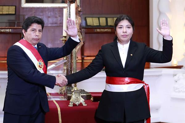 Castillo nombra como primera ministra a política investigada por la Fiscalía de Perú