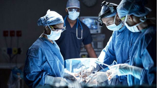 Ecuador realiza el primer implante valvular tricúspide de corazón