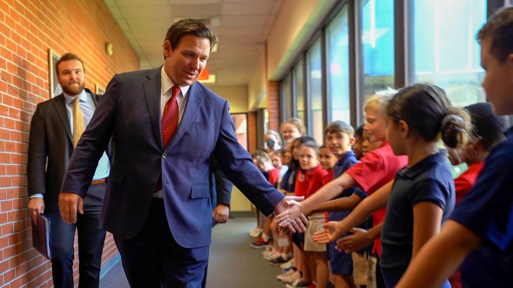 DeSantis acorta distancias con Trump de cara a las primarias para la Casa Blanca, según encuestas