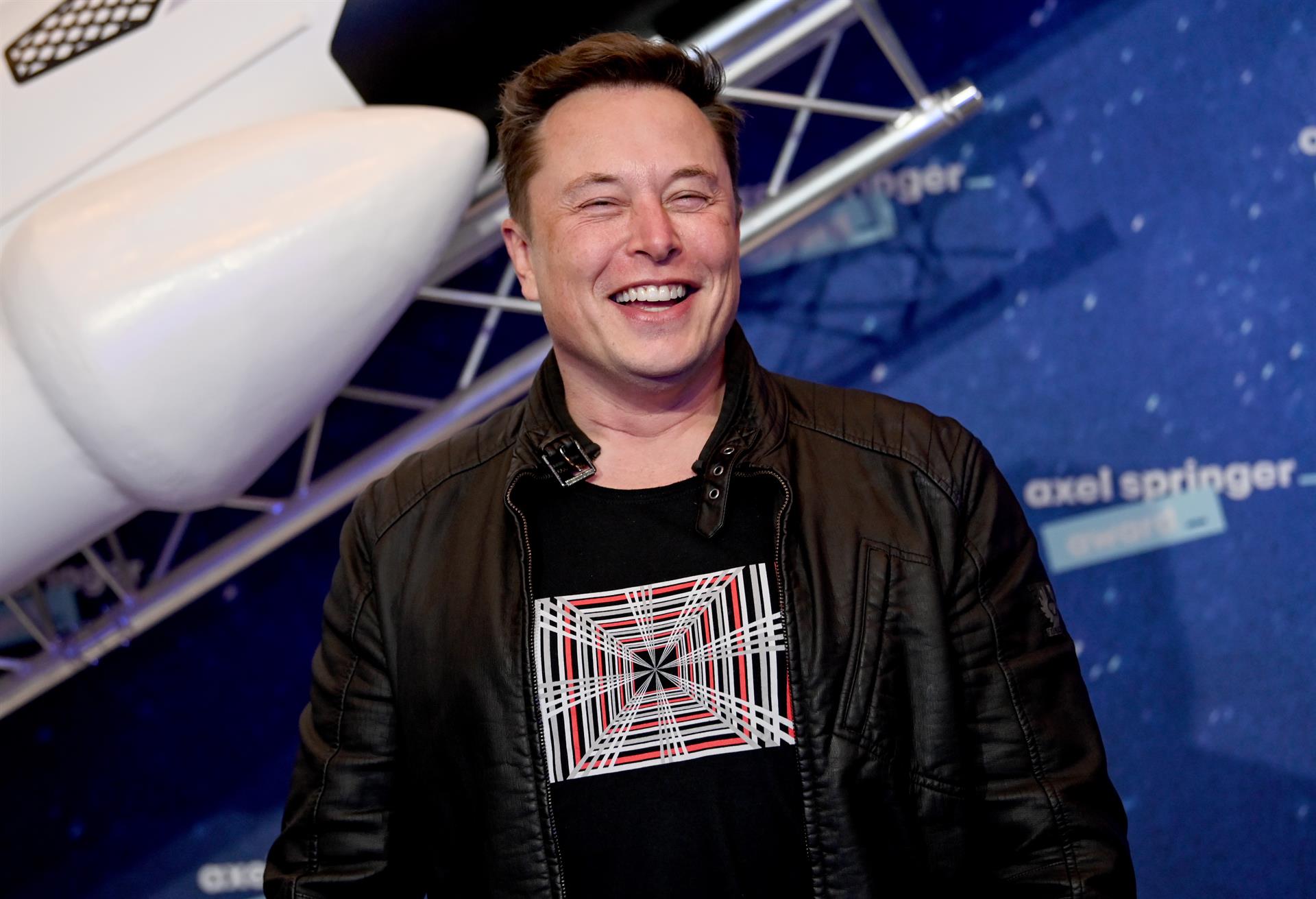 Elon Musk pregunta en encuesta si Donald Trump debería volver a Twitter