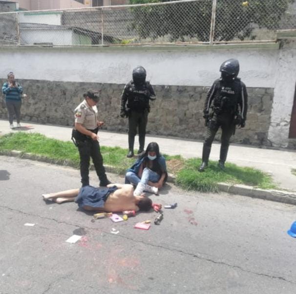 Violencia. En el norte de Quito, dos personas fueron linchadas, tras robarle a una joven.