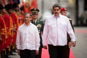 Maduro recibió con honores a Petro