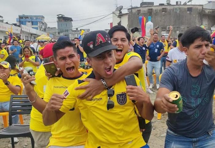 EMOCIÓN. En Santo Domingo se gritó el gol de Moisés Caicedo, nativo de esta ciudad.
