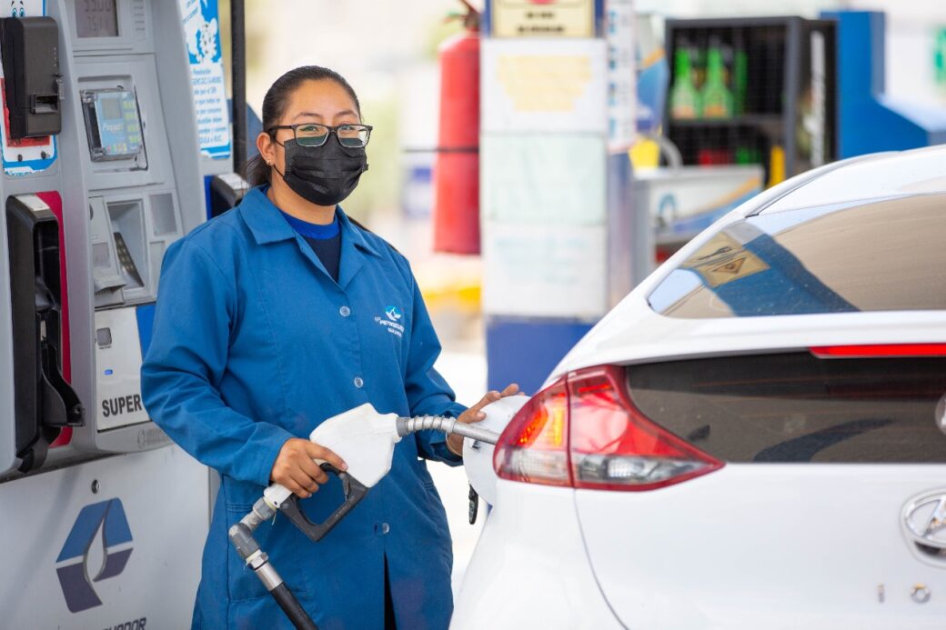 El precio sugerido de la gasolina súper baja a $4,10 por galón desde el 12 de noviembre