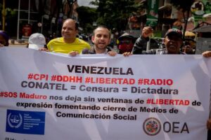Oenegé y periodistas protestan por ‘cierre sistemático’ de medios en Venezuela