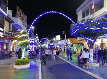 Concurso del barrio mejor iluminado se realiza en Baños