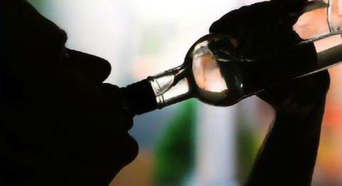 Así puedes reconocer bebidas alcohólicas adulteradas