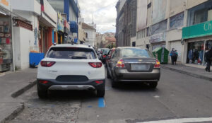 Este año han citado a más de 3 mil 500  conductores mal estacionados en Ambato