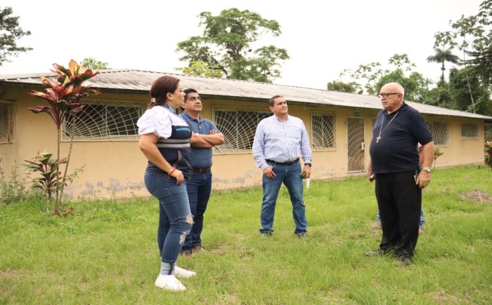 INSPECCIONES. Los involucrados en el proyecto planifican la remodelación del predio.