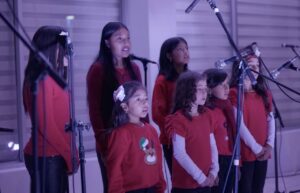 Con coros infantiles se inicia la época navideña en Cotacachi