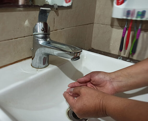 Constantes cortes de agua  causan malestar en Ambato