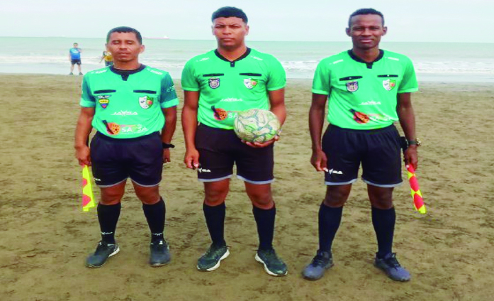 Fútbol playero en el balneario de Las Palmas