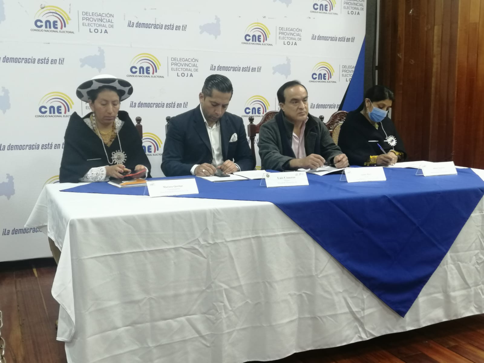 En Loja los candidatos a Prefectos arrancarán el debate electoral.