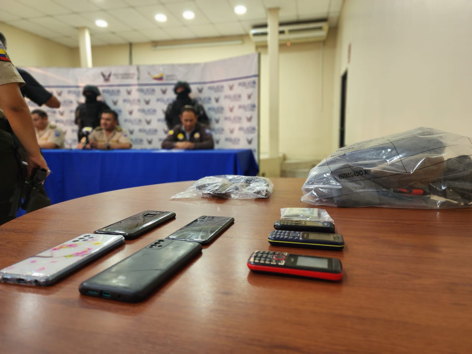 Delincuentes atacan a través de redes sociales y a mano armada