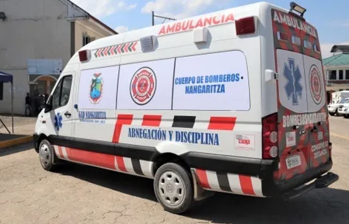 En Nangaritza entregan ambulancia para atención de emergencias