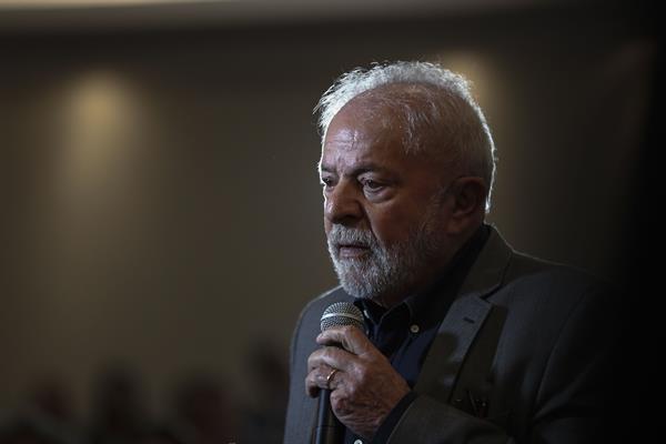 Promesas de Lula se contraponen con la realidad de Brasil