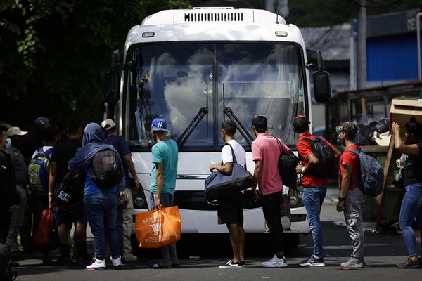 DIÁSPORA. Los éxodos aumentarán por factores como la crisis climática, el desempleo y las problemas políticos en los países de origen.