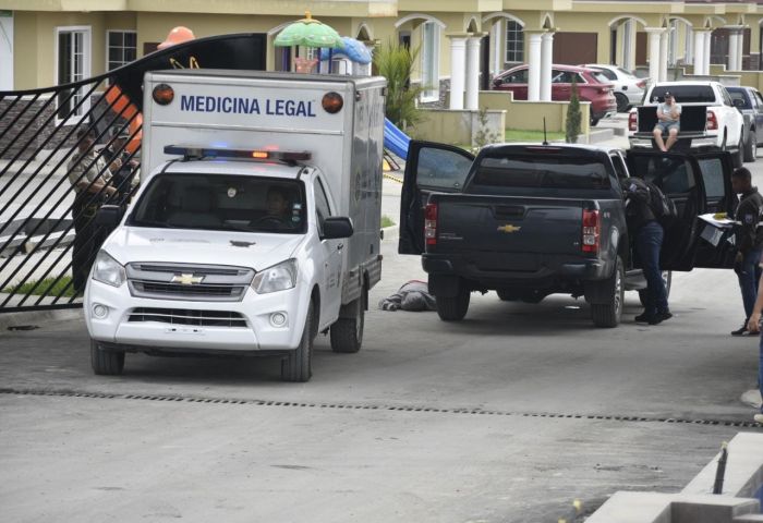 LEVANTAMIENTOS. Los cadáveres fueron trasladados al Centro Forense para las autopsias de ley.