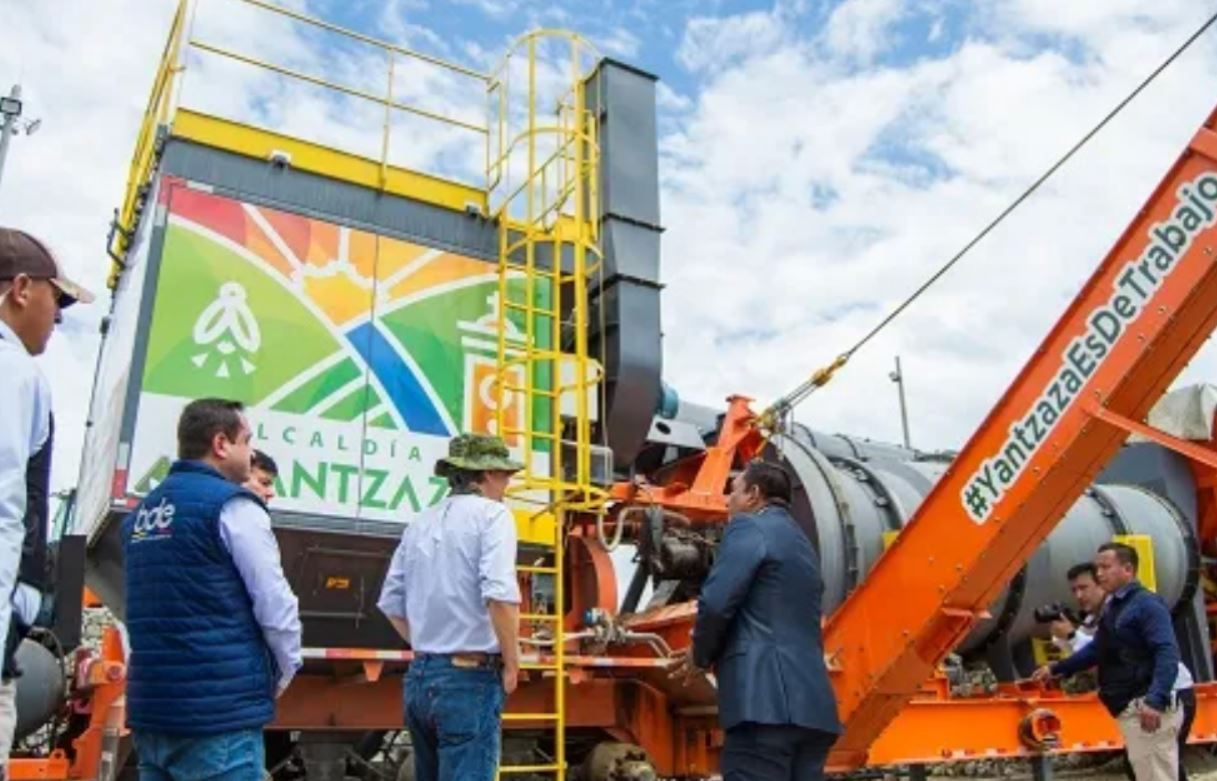 En Yantzaza se inauguró la planta de asfalto
