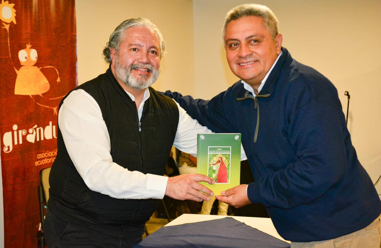 Roberto Beltrán, docente de la UTPL, presenta su nuevo libro “Abril”