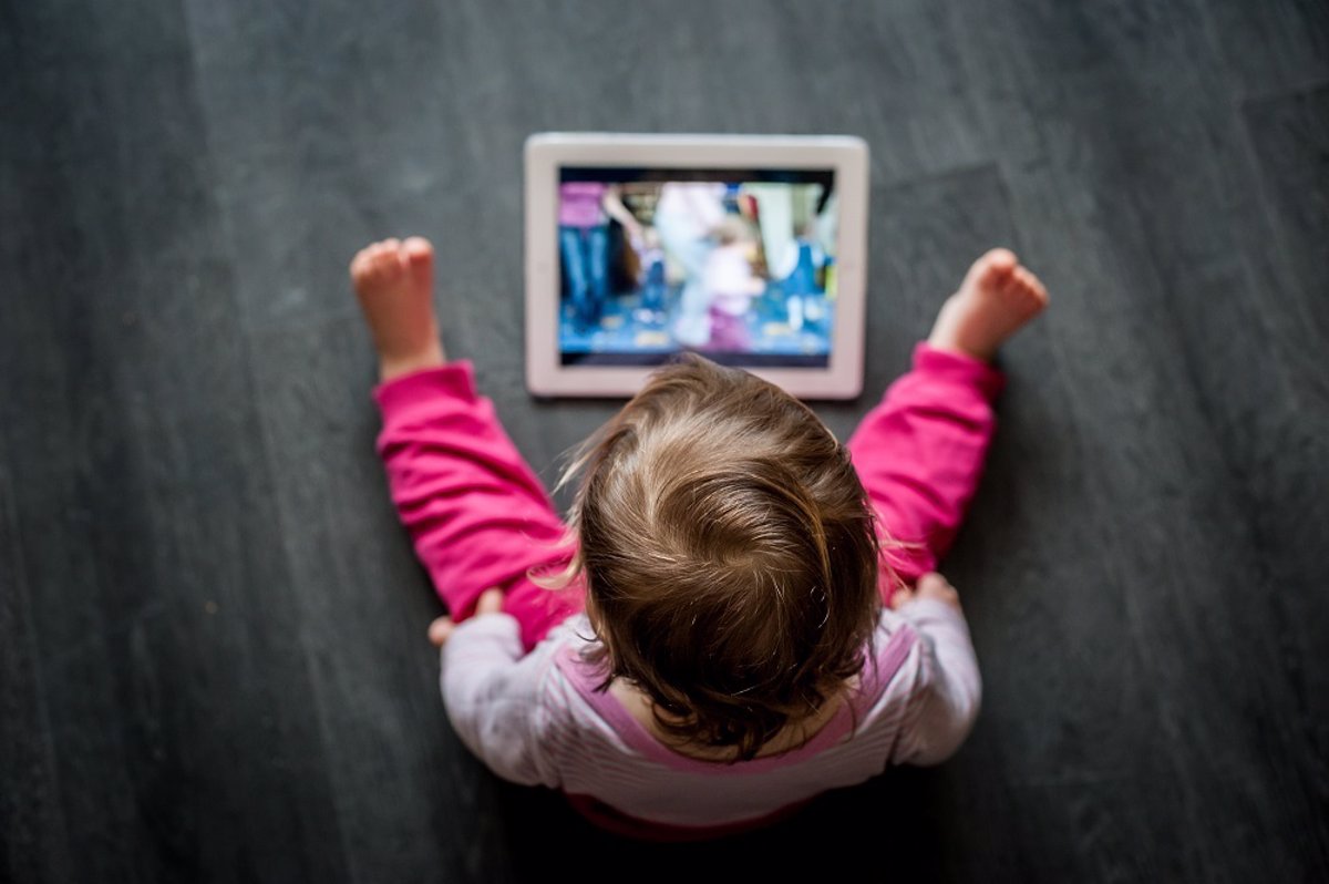 ¿Por qué no es buena idea usar dispositivos digitales para calmar a niños pequeños?