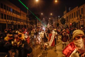 La Policía de Perú alerta de la violencia en las protestas por la destitución de Castillo